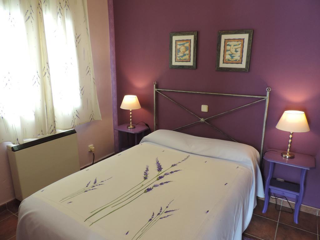 Las Casitas De La Poza Guest House Gargantilla del Lozoya Luaran gambar