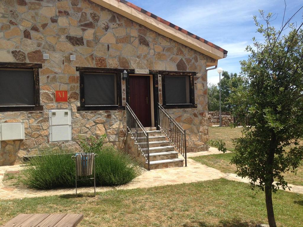 Las Casitas De La Poza Guest House Gargantilla del Lozoya Luaran gambar