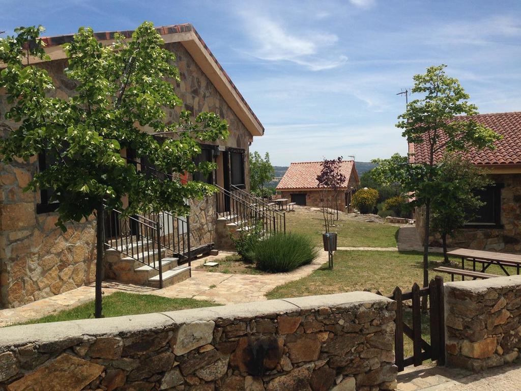 Las Casitas De La Poza Guest House Gargantilla del Lozoya Luaran gambar