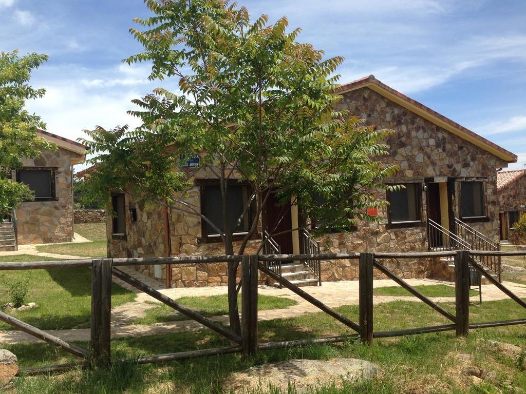 Las Casitas De La Poza Guest House Gargantilla del Lozoya Luaran gambar