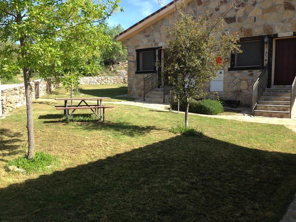 Las Casitas De La Poza Guest House Gargantilla del Lozoya Luaran gambar