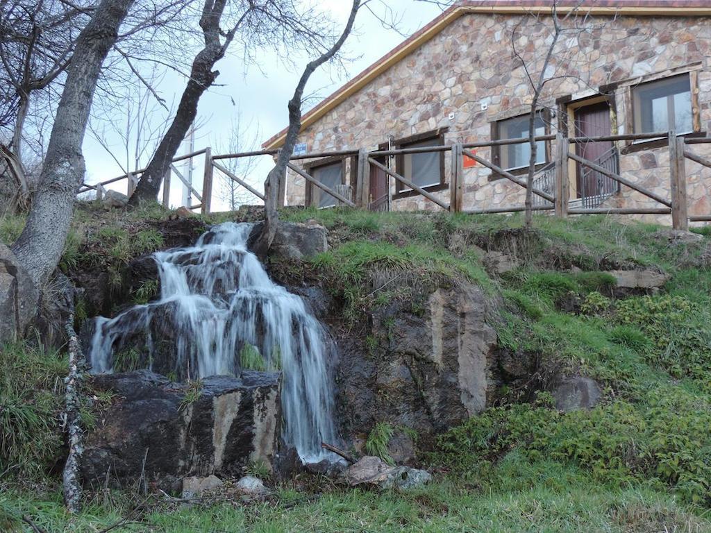 Las Casitas De La Poza Guest House Gargantilla del Lozoya Luaran gambar