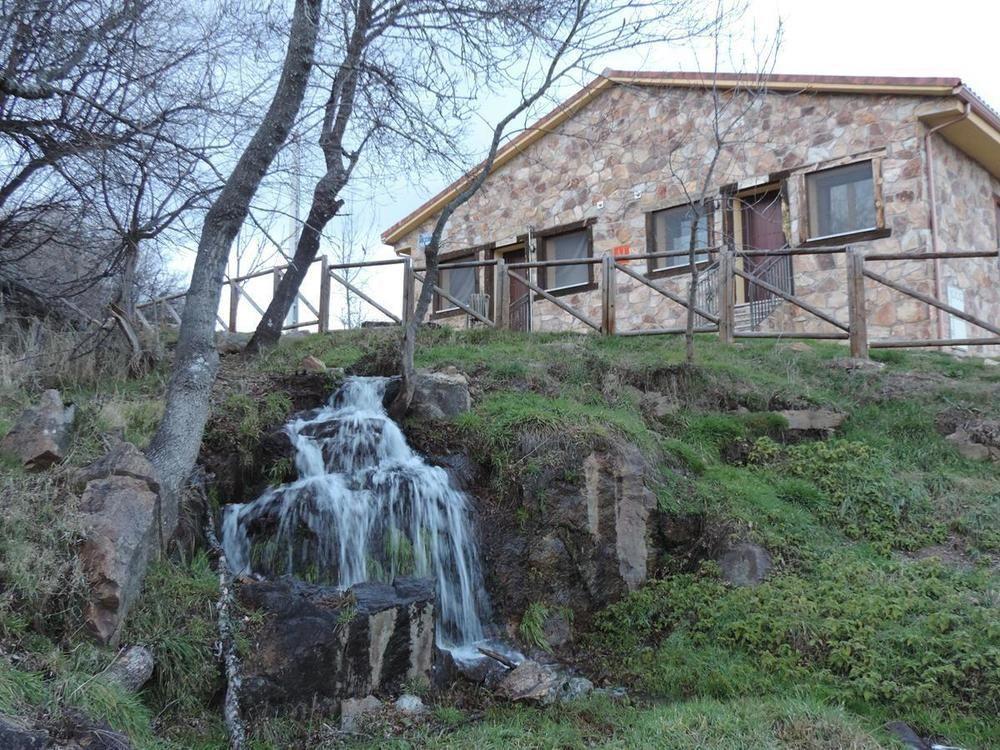 Las Casitas De La Poza Guest House Gargantilla del Lozoya Luaran gambar