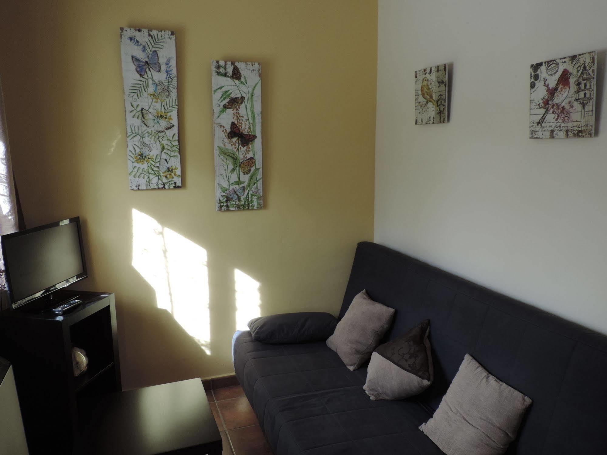 Las Casitas De La Poza Guest House Gargantilla del Lozoya Luaran gambar